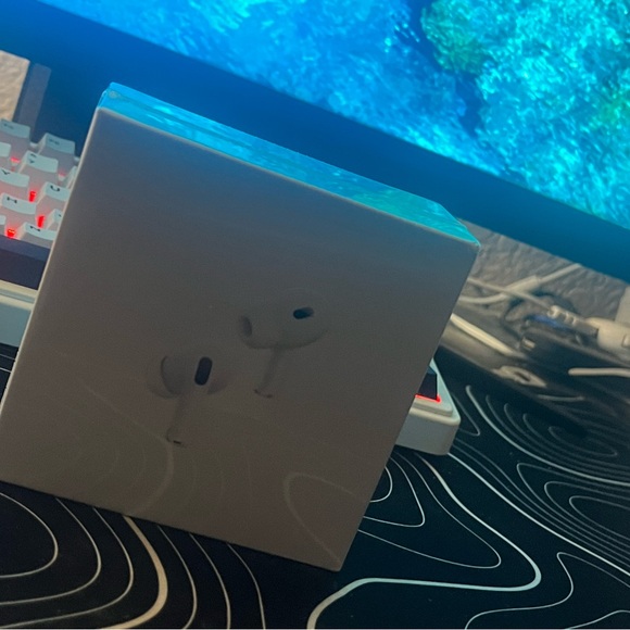 Apple AirPods Pro in White Packaging